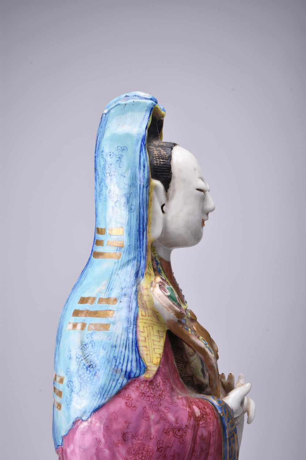 A Chinese famille rose figure of Guanyin, Qing Dynasty - Image 11 of 14