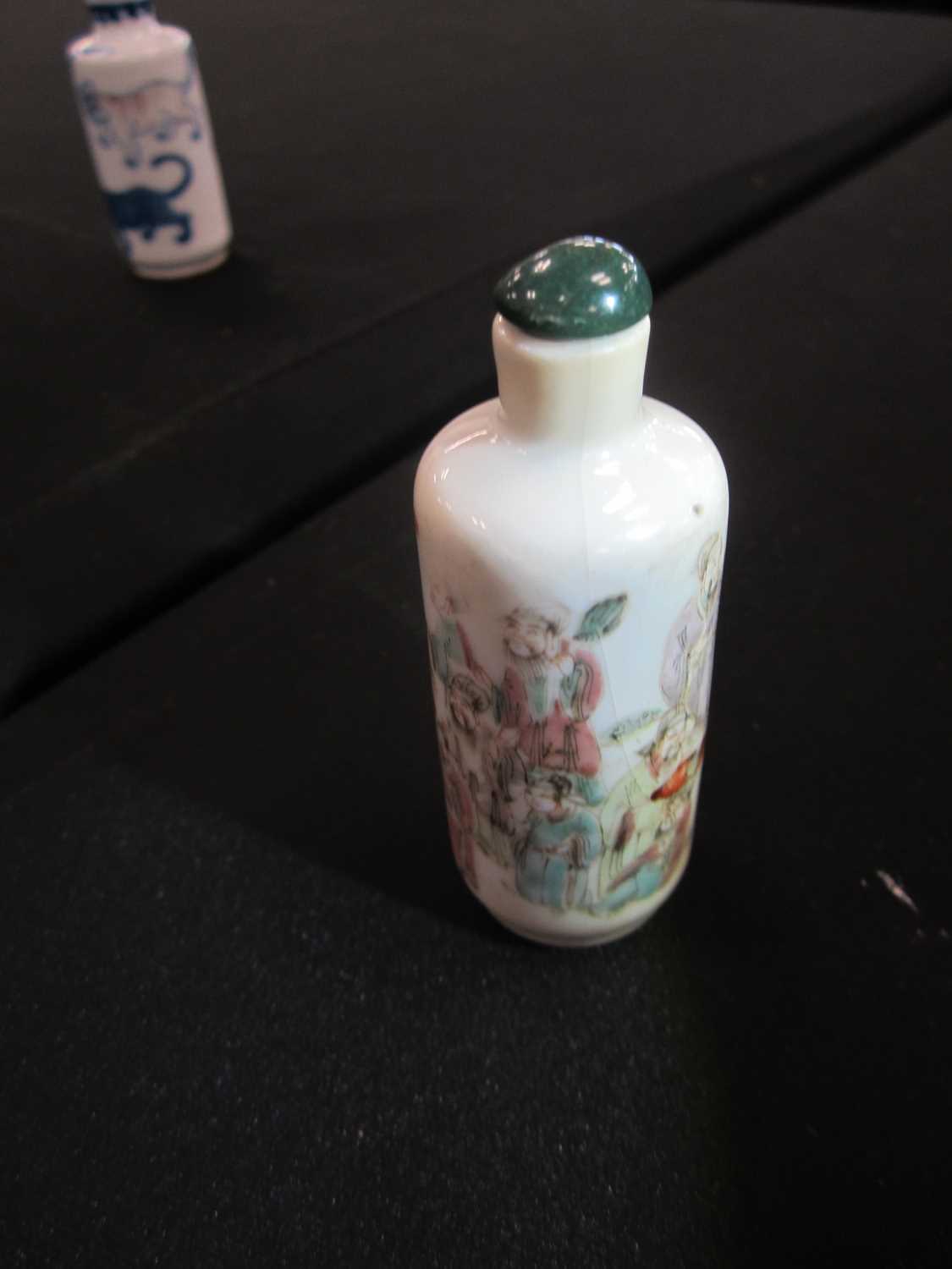 Two Chinese porcelain snuff bottles, 18th/19th century - Image 8 of 9