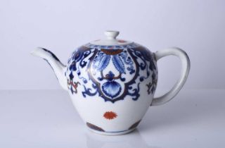 A Chinese Imari teapot and cover, 18th century