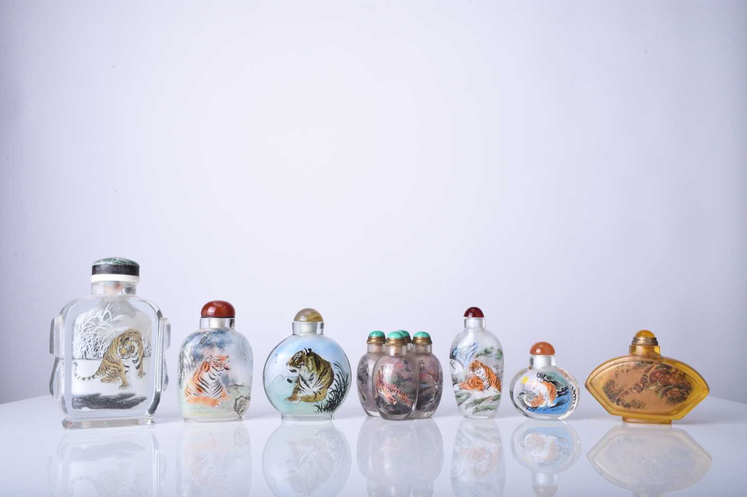 A group of seven Chinese internally painted glass snuff bottles, 20th century - Image 2 of 18