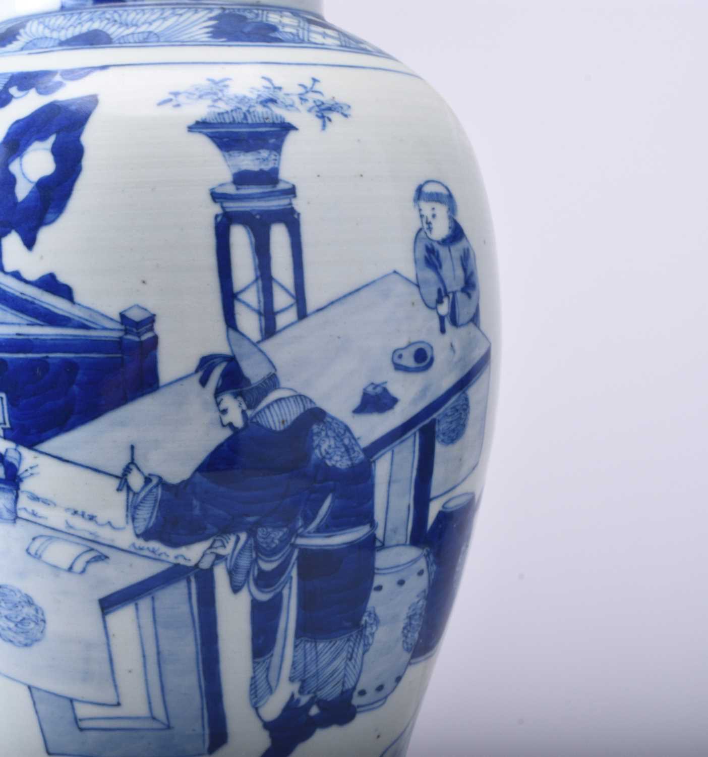 A Chinese blue and white vase and cover, late Qing Dynasty - Image 6 of 16