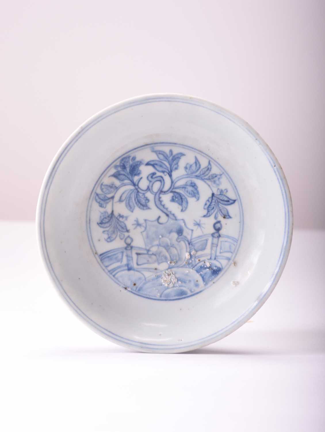 A Chinese blue and white dish, late Ming/transitional