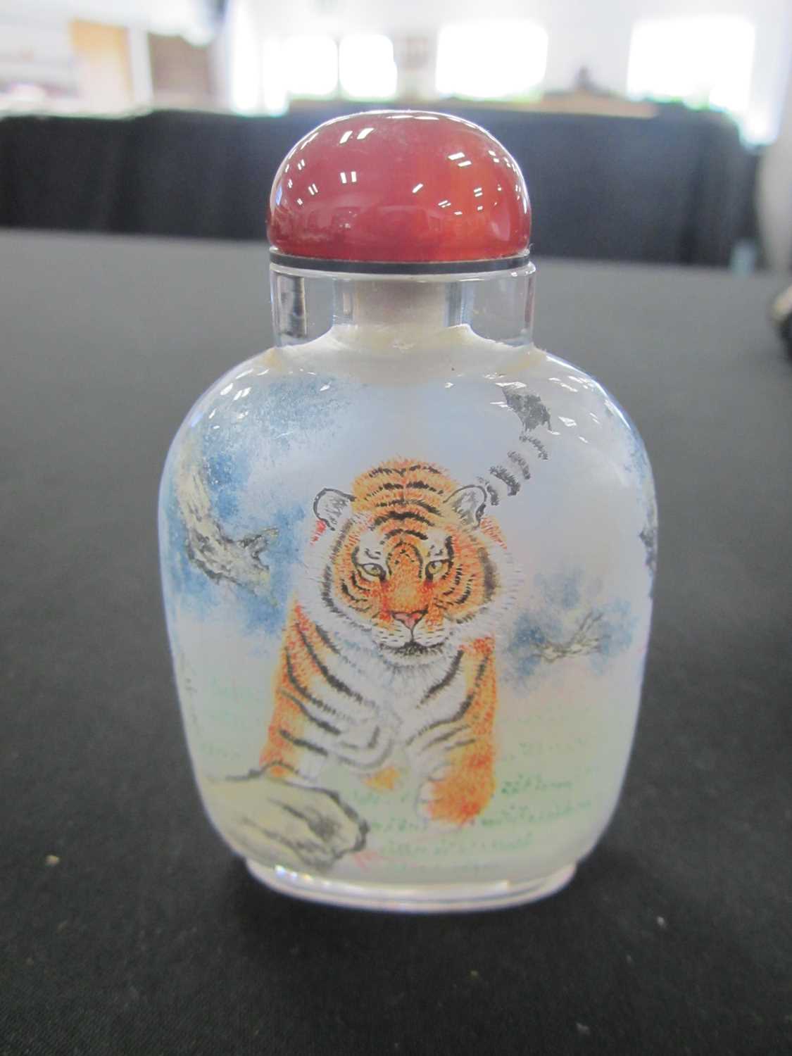 A group of seven Chinese internally painted glass snuff bottles, 20th century - Image 17 of 18