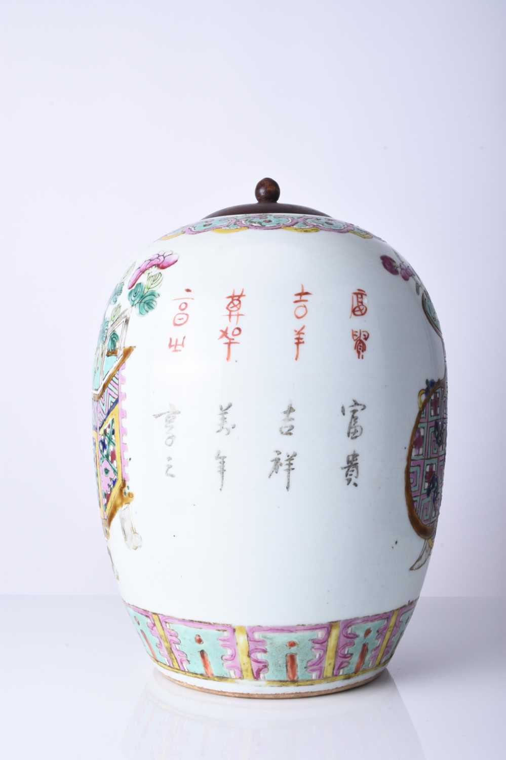 A Chinese famille rose vase with wood cover, 19th century - Image 2 of 4