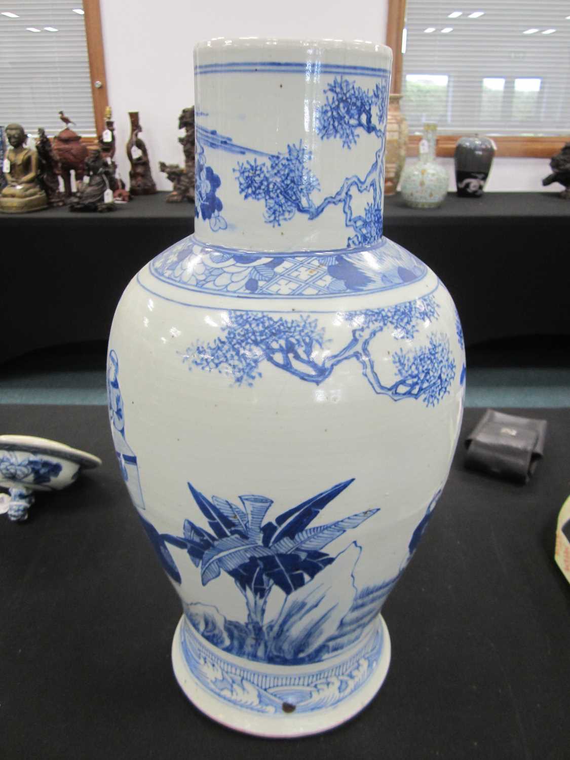 A Chinese blue and white vase and cover, late Qing Dynasty - Image 13 of 16