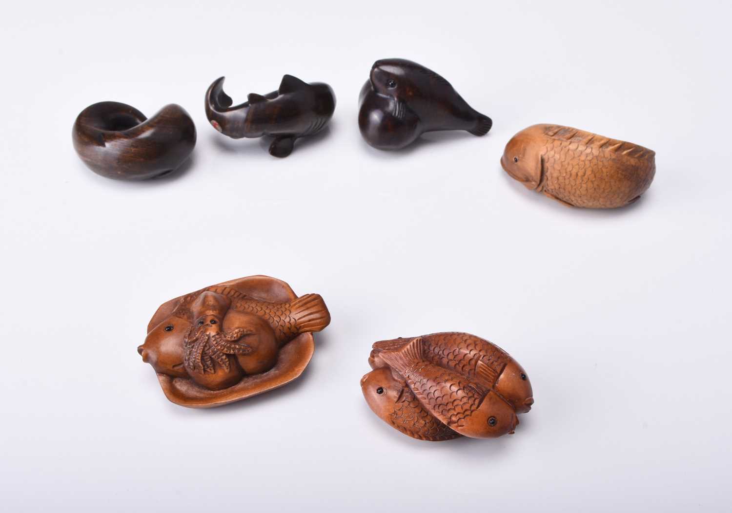 A group of six Japanese wood netsuke of sealife, 20th century - Image 3 of 3