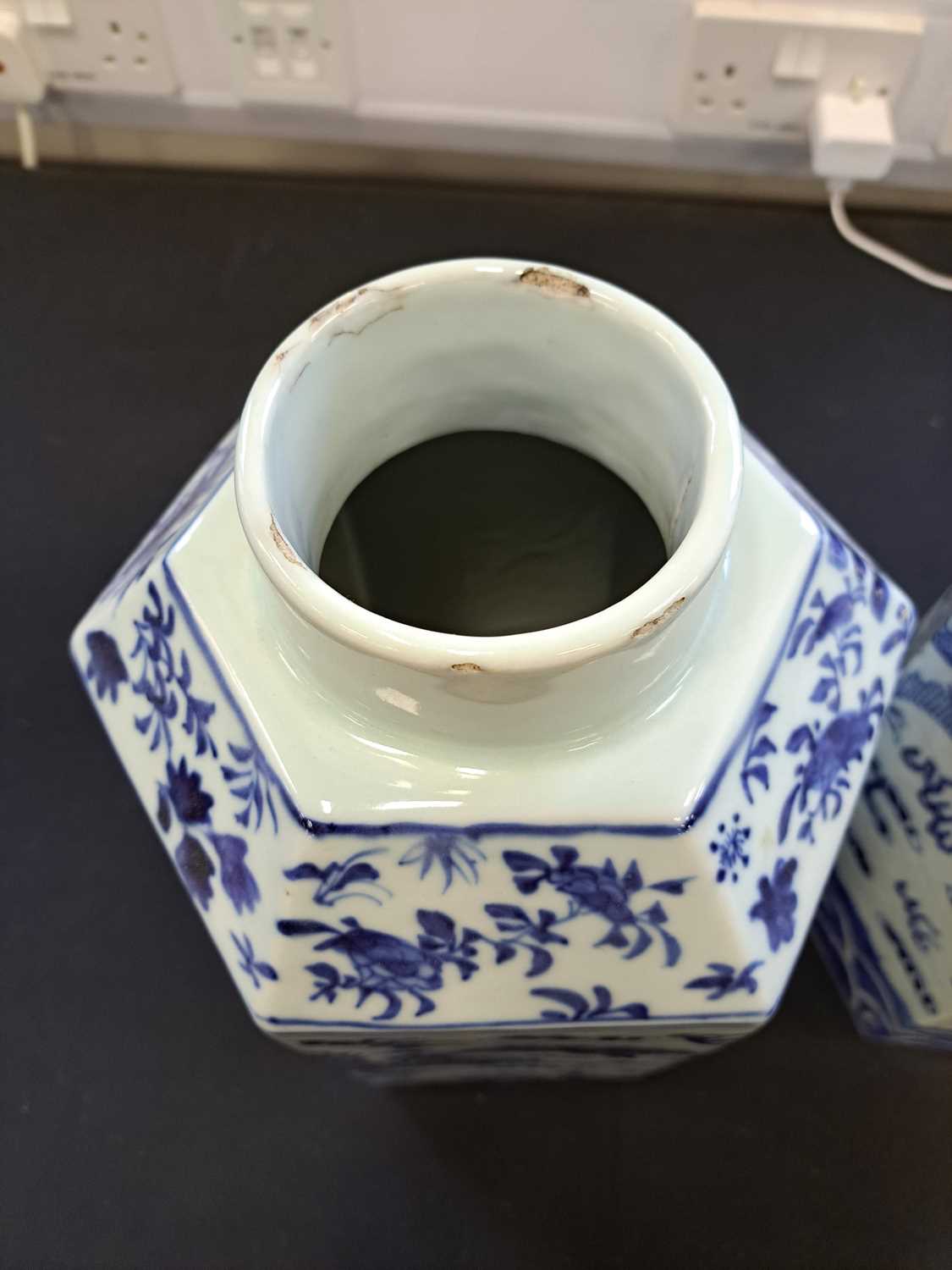 A pair of Chinese blue and white tea canisters, Qianlong - Image 5 of 7