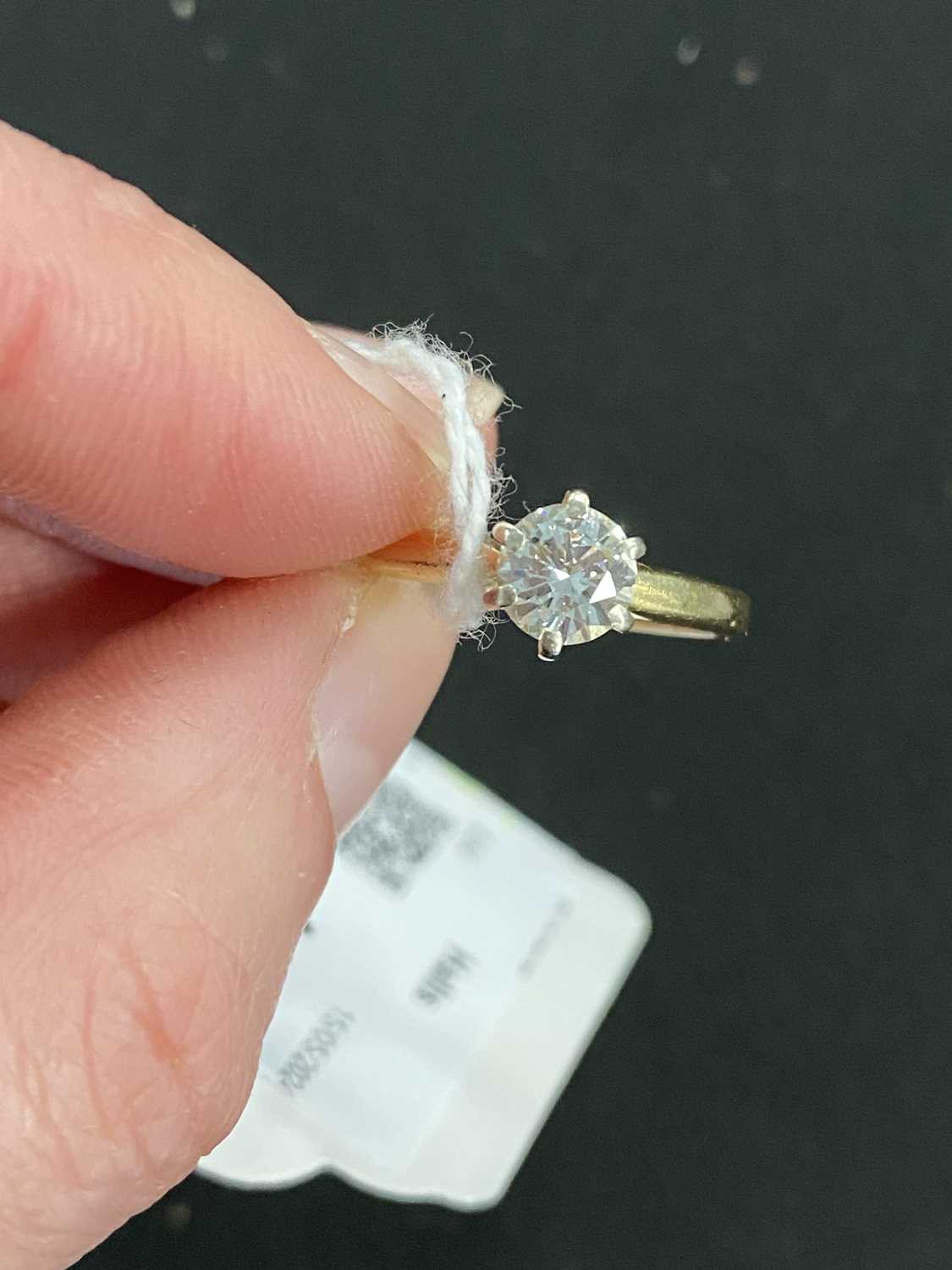 A single stone diamond ring - Image 2 of 9