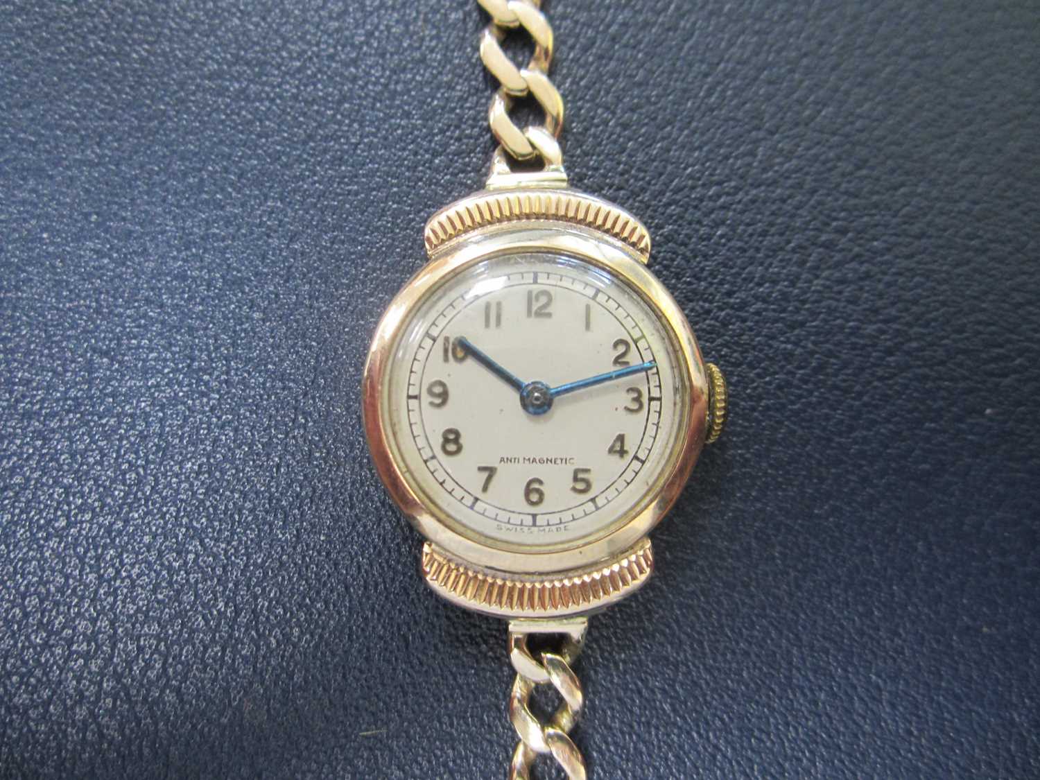 A lady's 9ct gold bracelet watch - Image 2 of 4