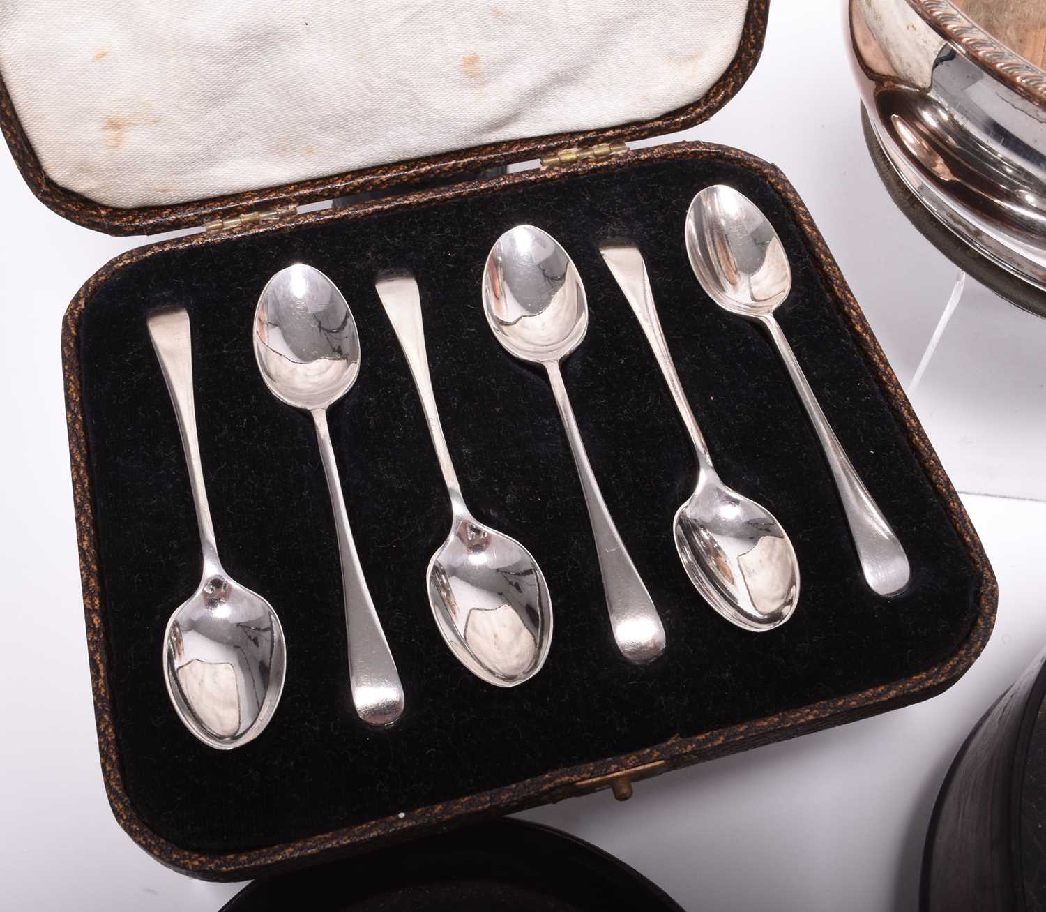 A collection of silver teaspoons - Bild 4 aus 4