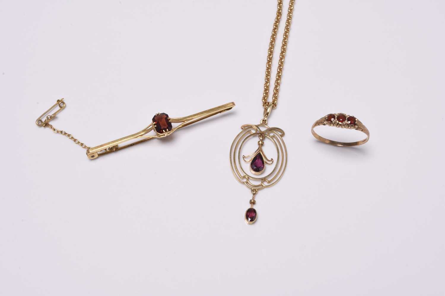 Three pieces of garnet set jewellery - Image 2 of 2