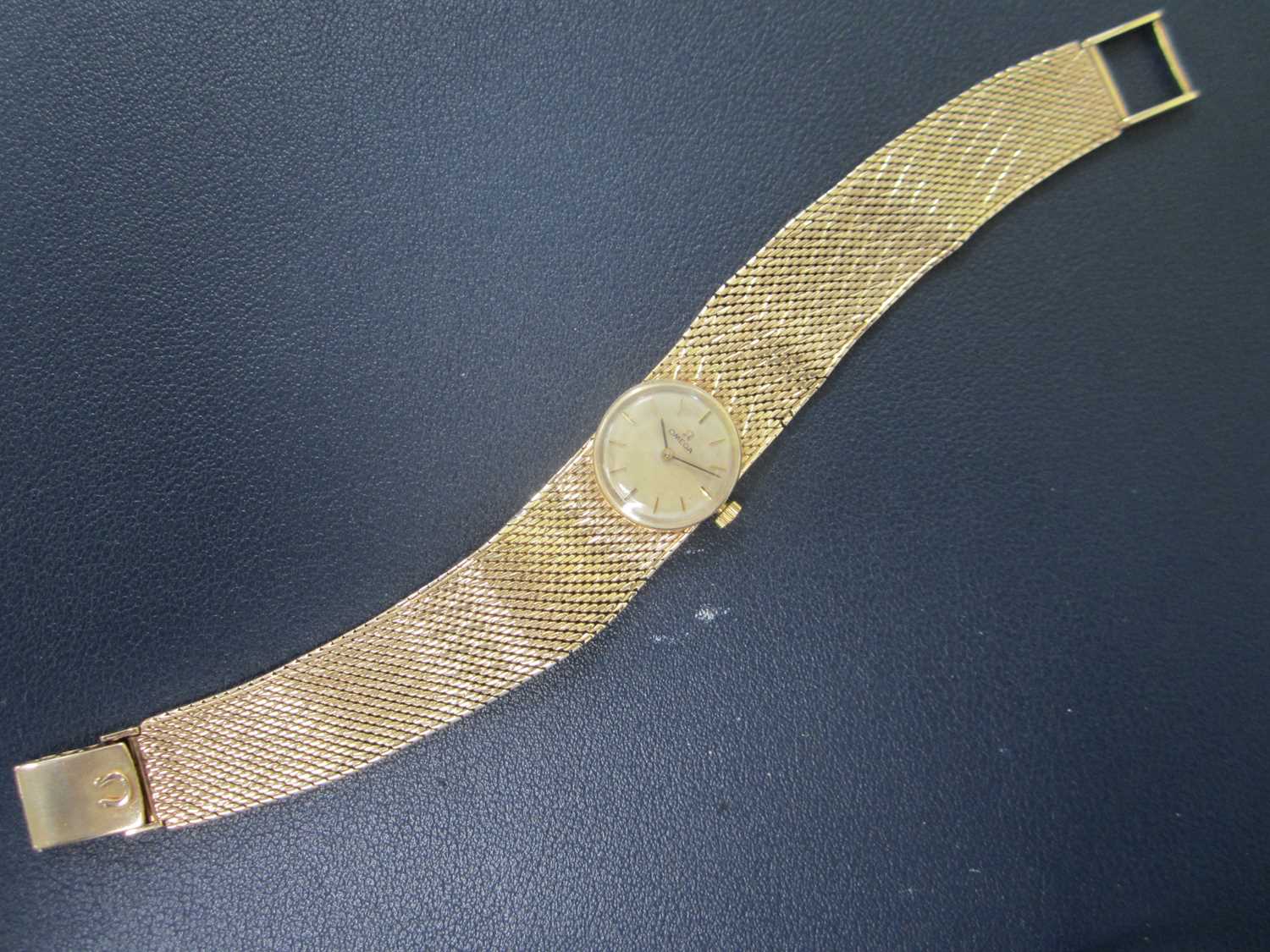 Omega: A lady's 9ct gold bracelet watch - Image 8 of 10