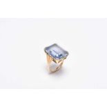 An 18ct gold synthetic blue spinel ring