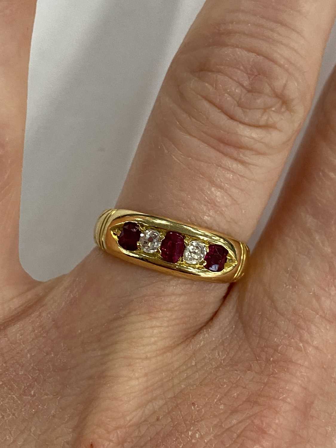 A graduated five stone diamond and untested ruby ring - Image 6 of 8