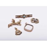 A 9ct gold novelty monkey bar brooch