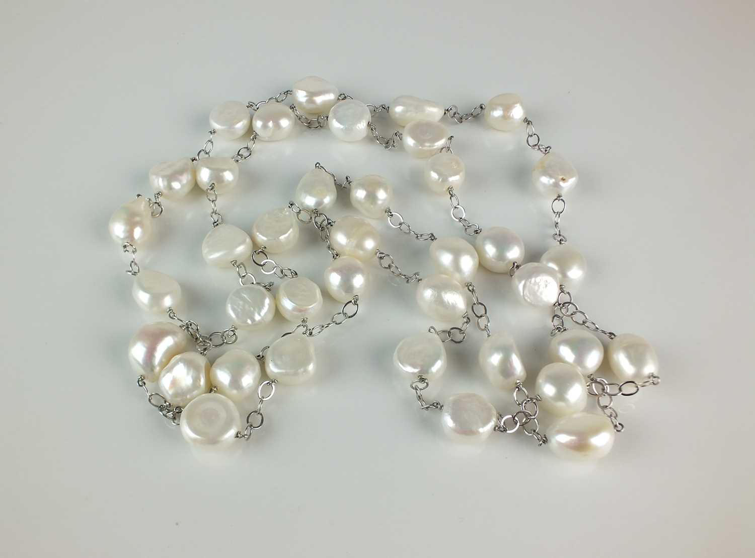 A cultured freshwater pearl necklace