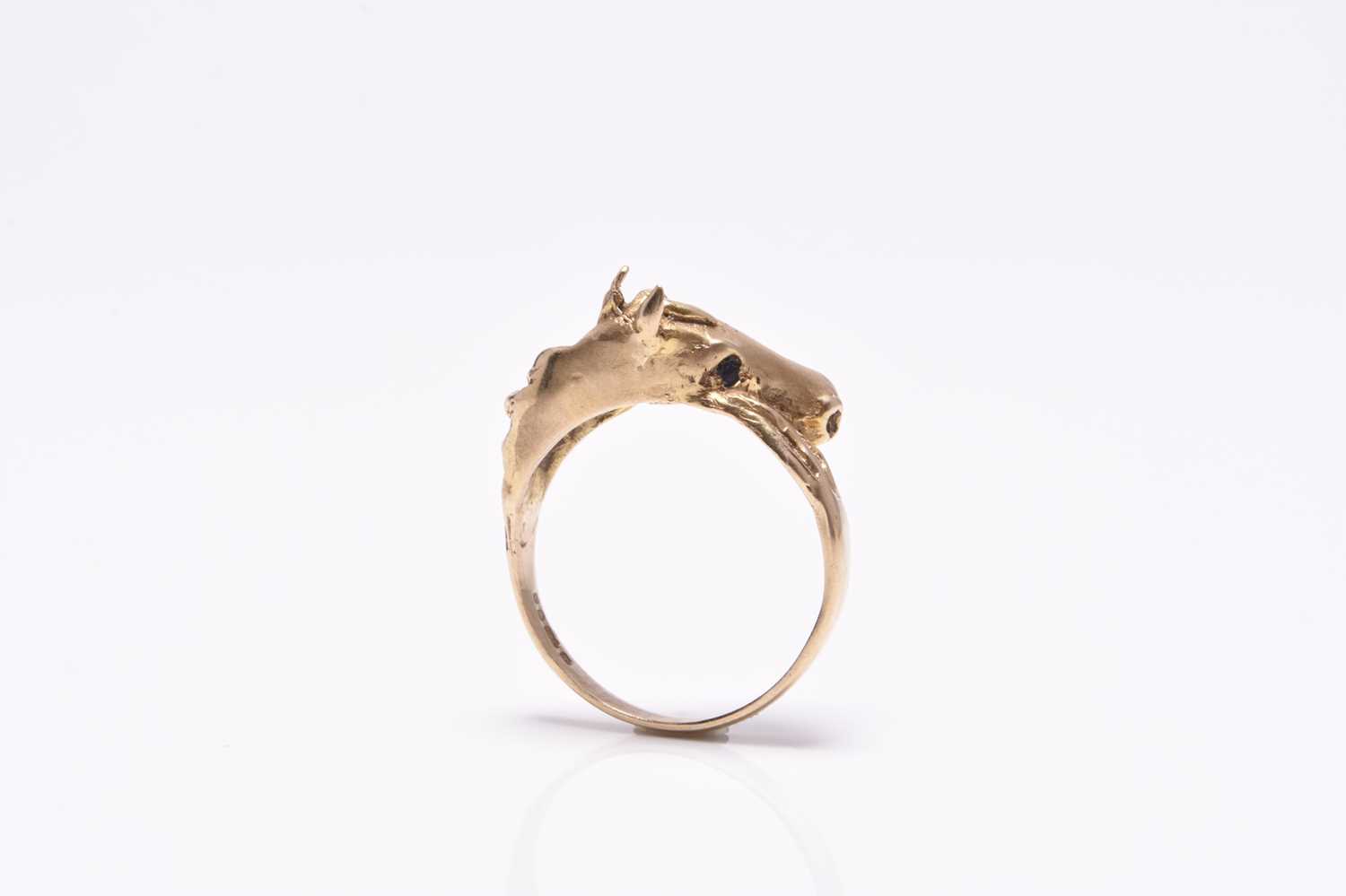 A 9ct gold stylised horse head ring - Image 3 of 3