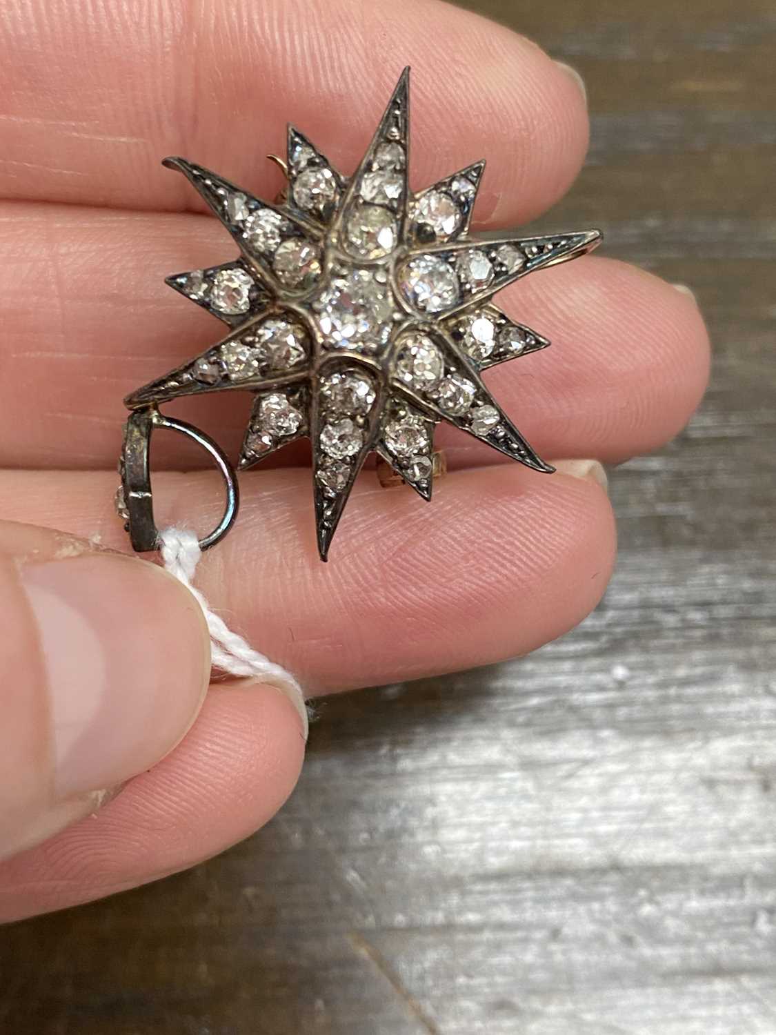 A late 19th century diamond set starburst brooch/pendant - Image 4 of 6