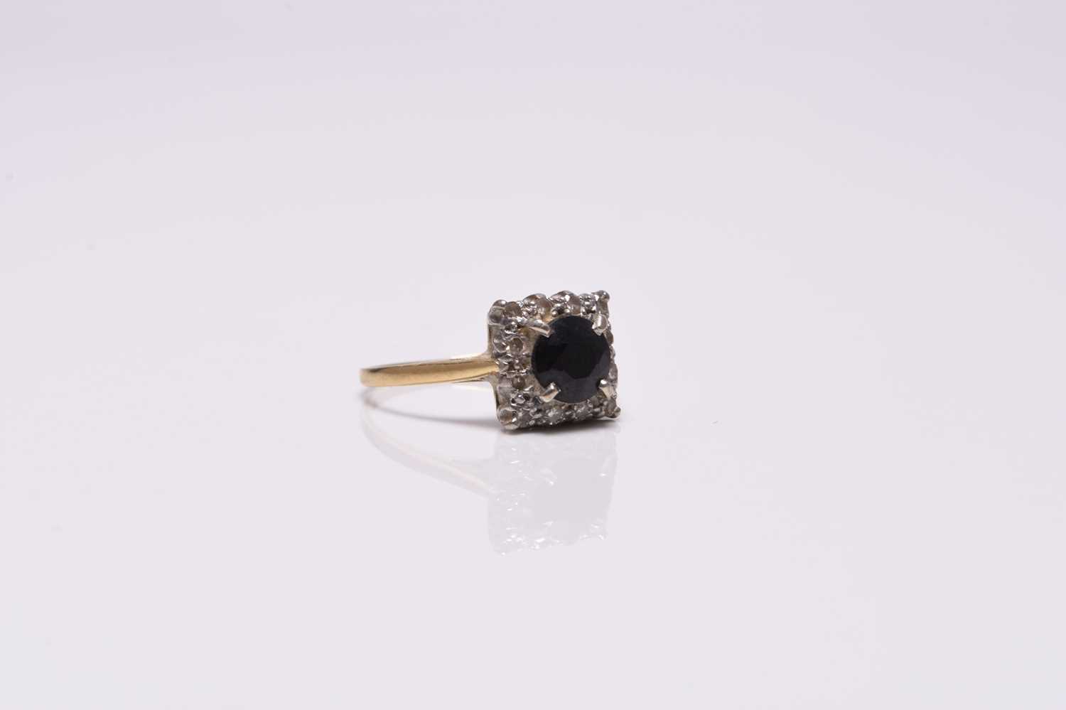 A sapphire and diamond cluster ring - Bild 3 aus 3