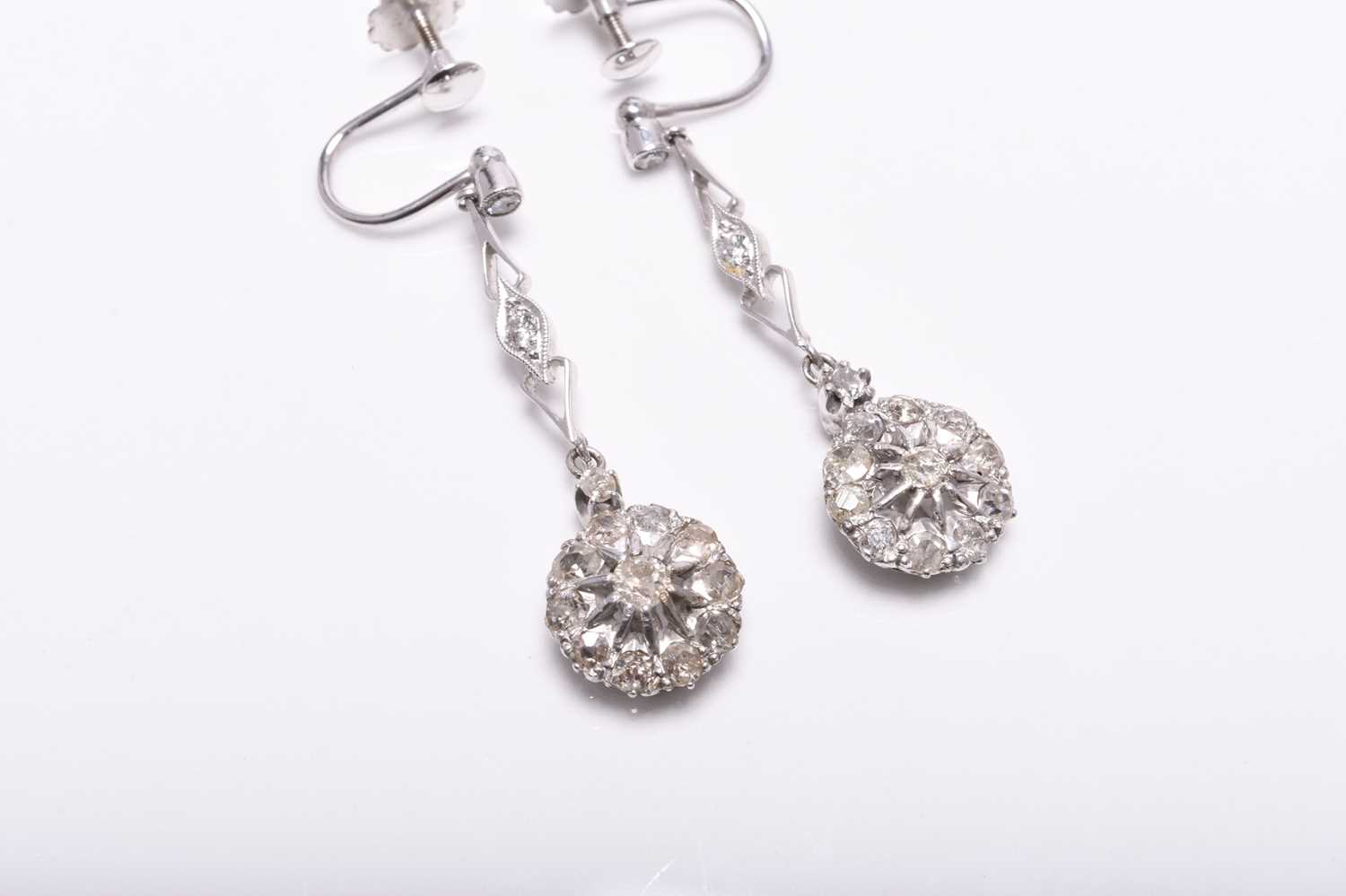A pair of late 19th century style diamond ear pendants - Bild 2 aus 2