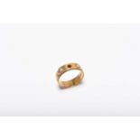 An 18ct gold decorative band