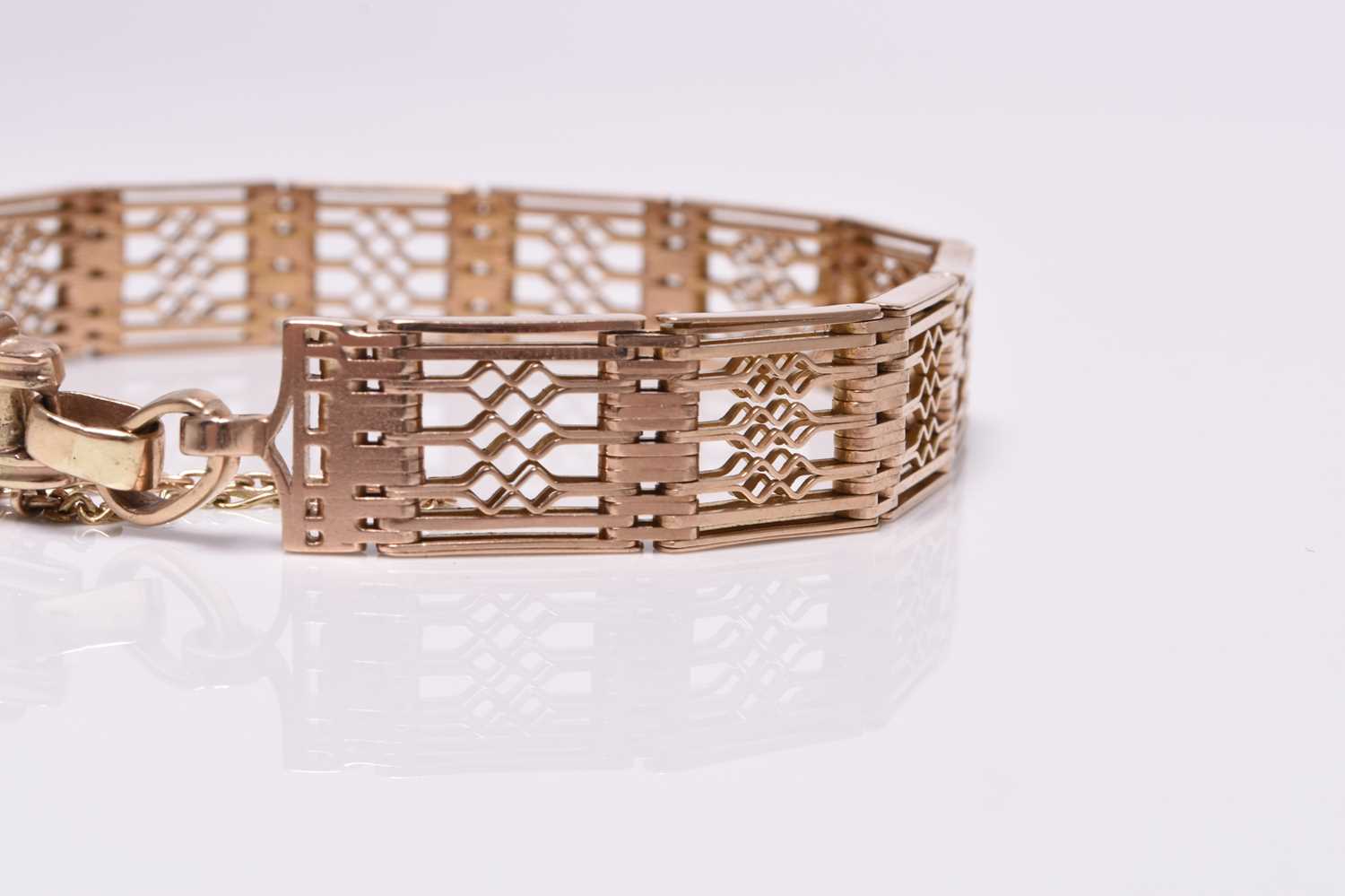 A 9ct rose gold decorative gate link bracelet - Image 3 of 4