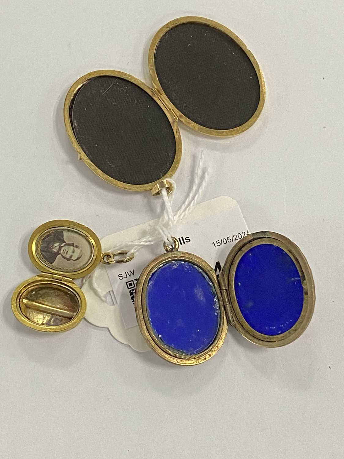 Three oval locket pendants - Image 3 of 9