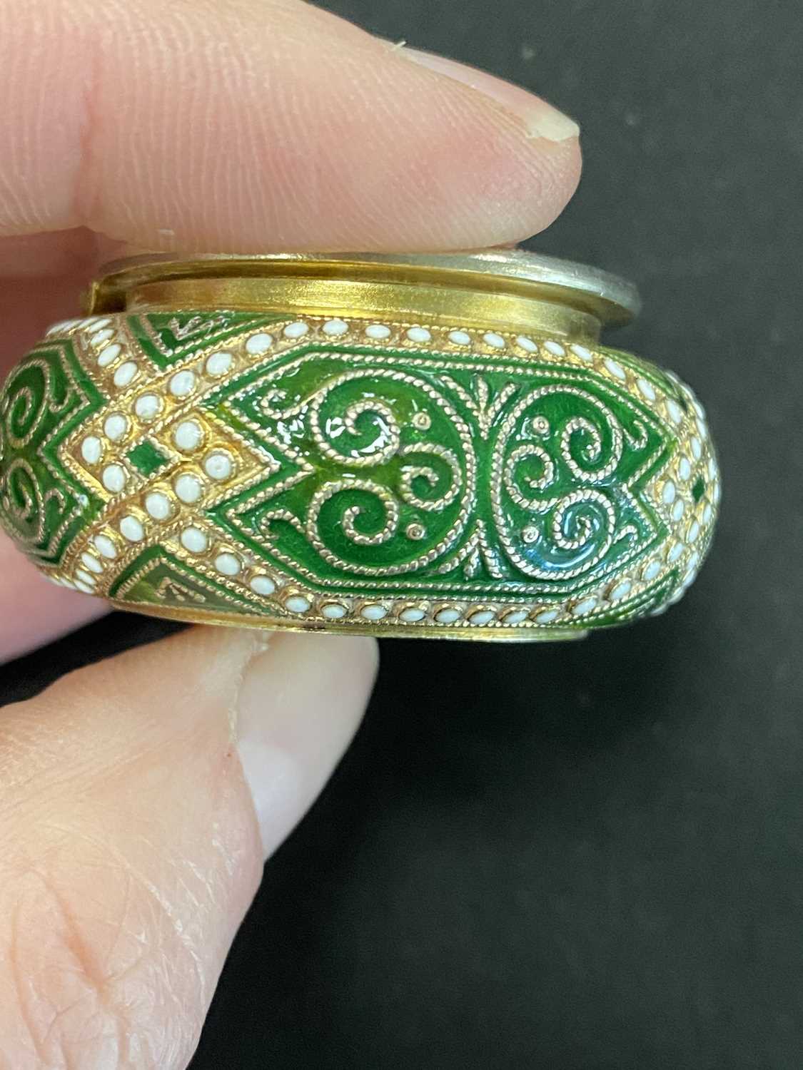 A Norwegian silver gilt and enamel pill box by Marius Hammer - Bild 10 aus 15