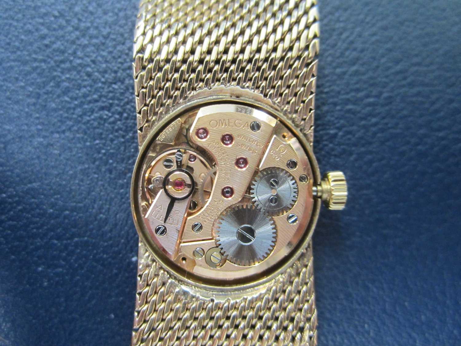 Omega: A lady's 9ct gold bracelet watch - Image 2 of 10