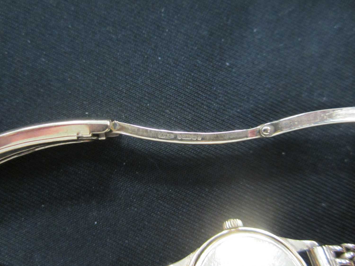Omega: A lady's 9ct gold bracelet watch - Image 5 of 9