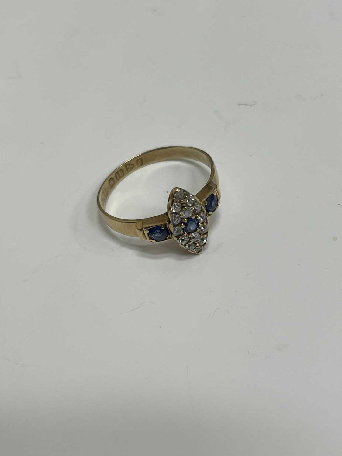 An 18ct gold Edwardian sapphire and diamond ring - Image 8 of 8