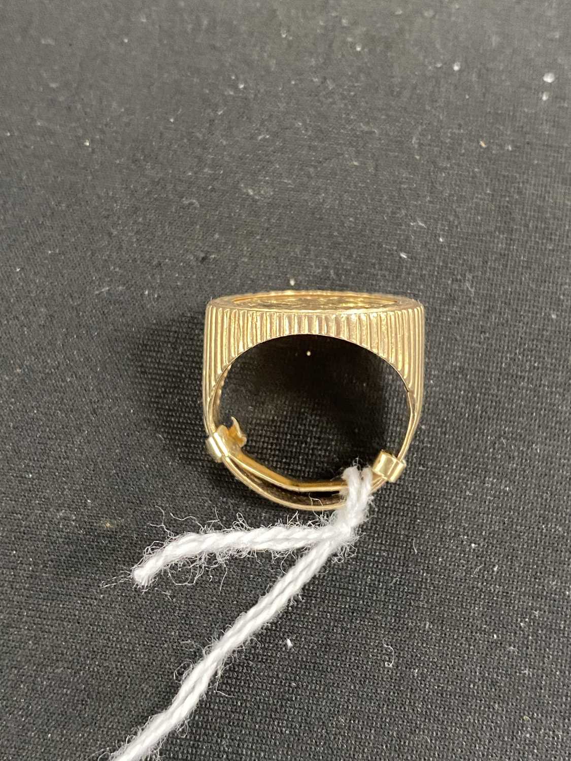 A half sovereign set ring - Image 4 of 6