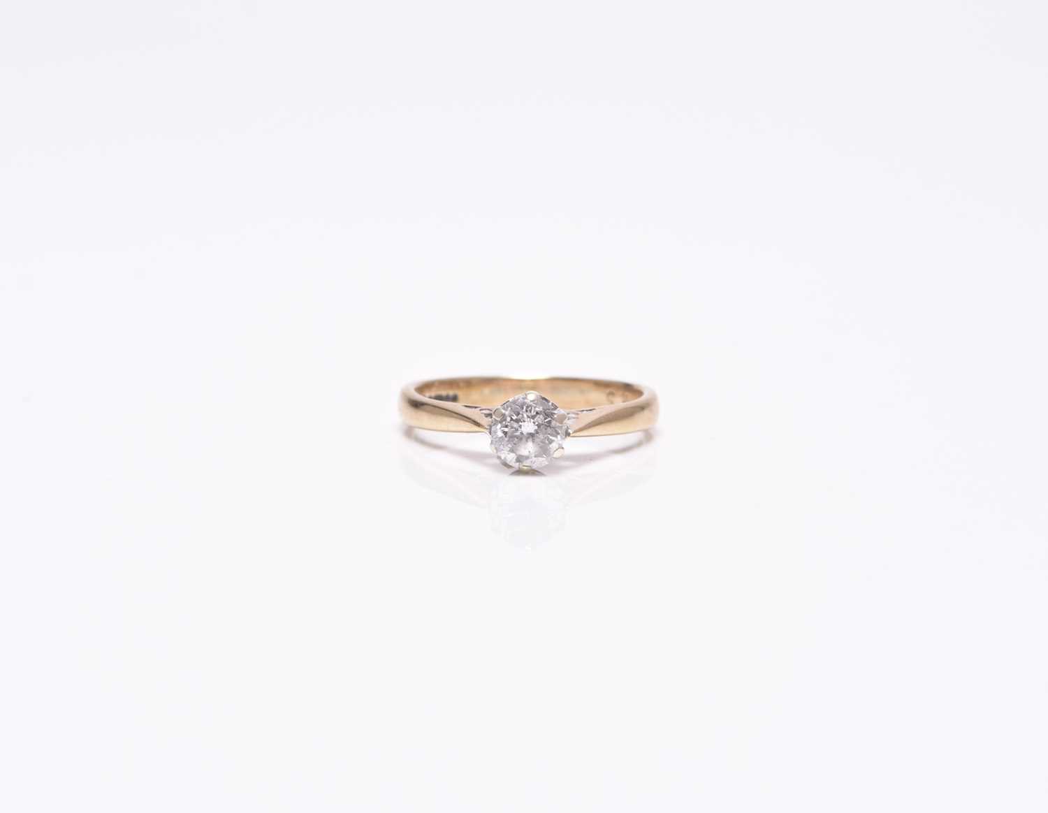 A 9ct gold single stone diamond ring - Image 2 of 3