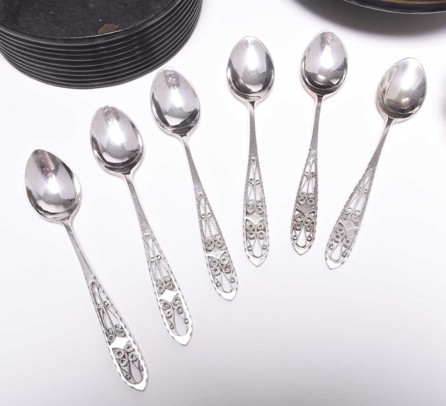 A collection of silver teaspoons - Bild 3 aus 4