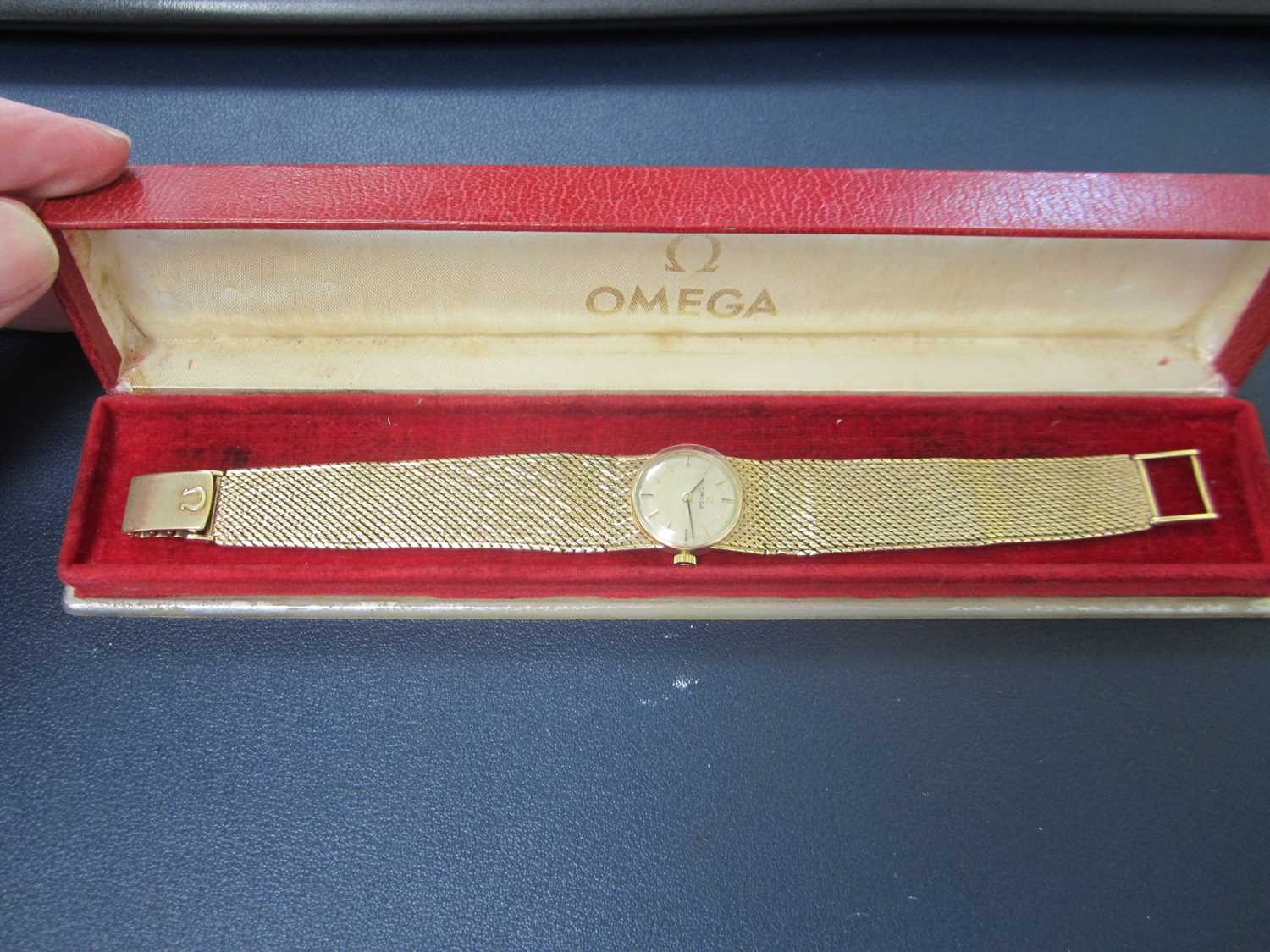 Omega: A lady's 9ct gold bracelet watch - Image 6 of 10