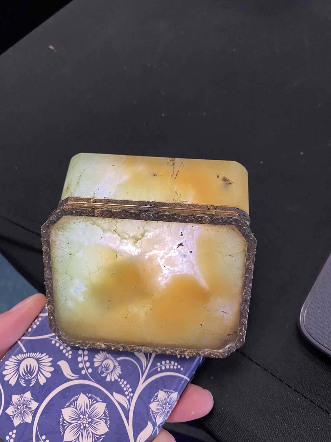 A 19th century yellow and white metal mounted onyx box - Image 9 of 15