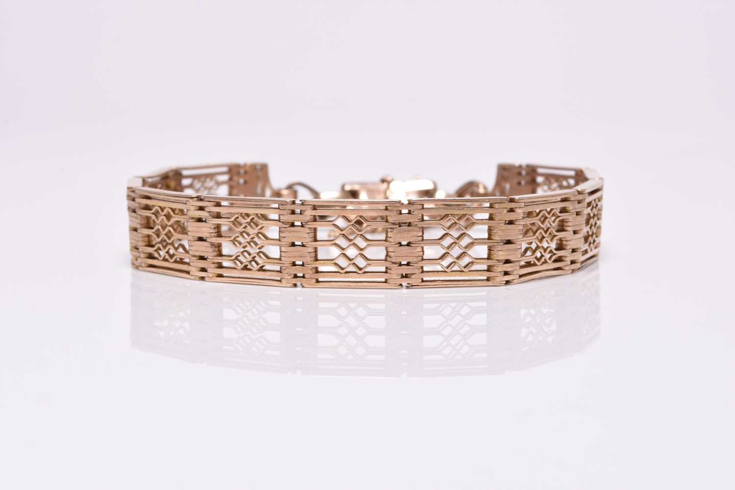 A 9ct rose gold decorative gate link bracelet - Image 4 of 4