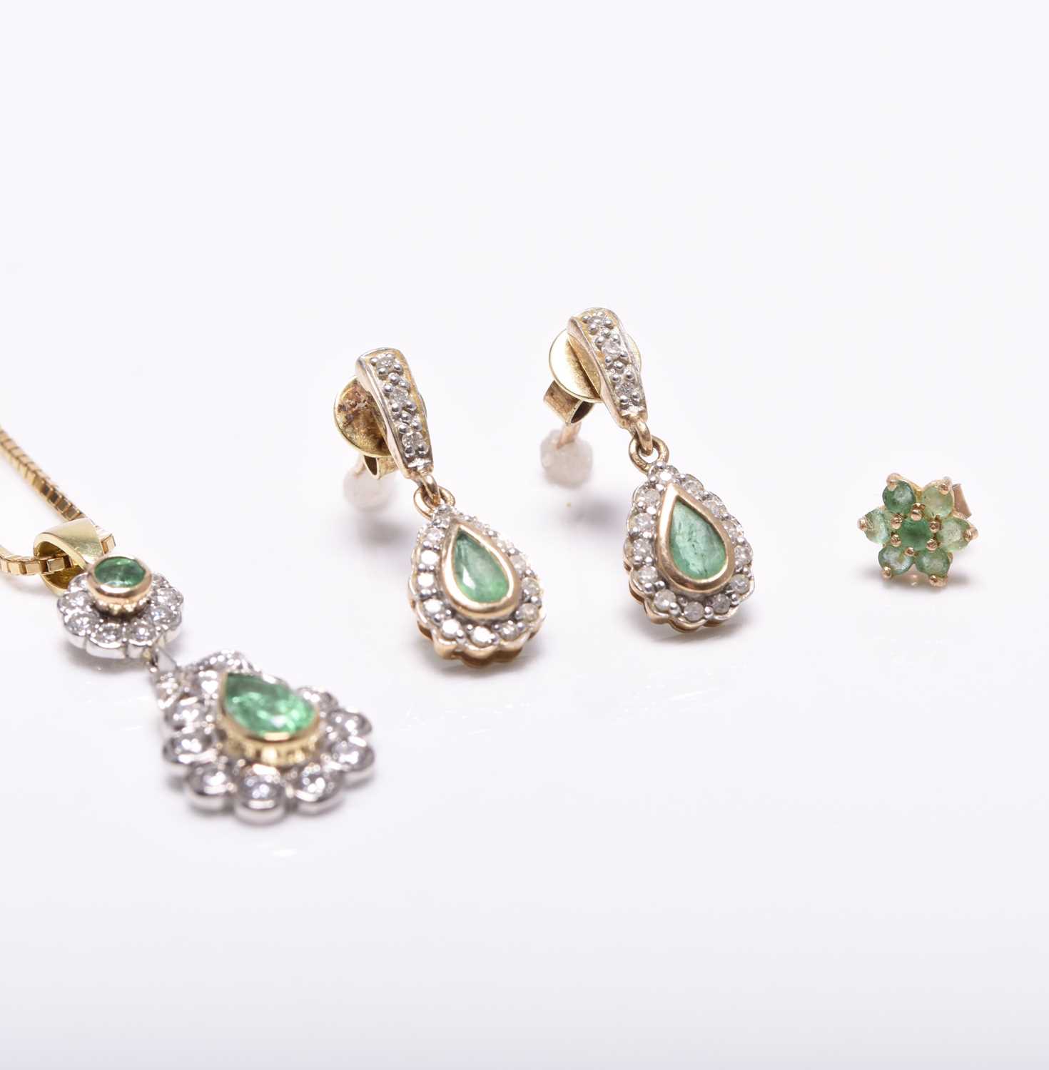 An emerald and diamond pendant on chain and a pair of earrings - Image 3 of 3