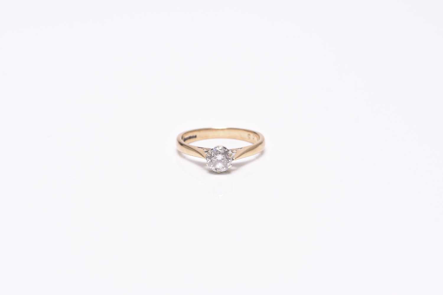 A 9ct gold single stone diamond ring - Image 3 of 3