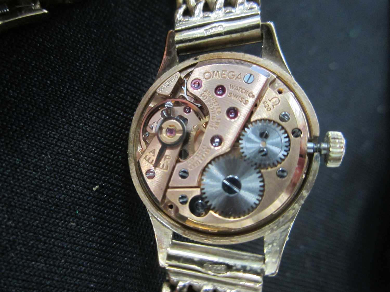 Omega: A lady's 9ct gold bracelet watch - Image 6 of 9
