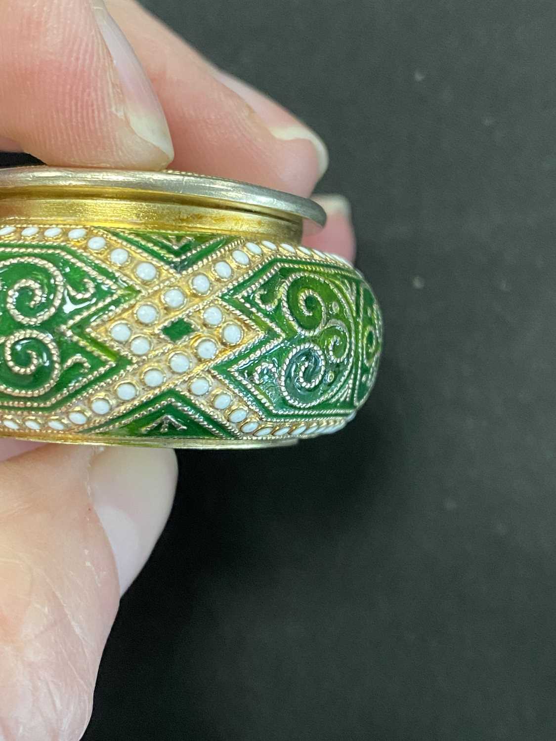 A Norwegian silver gilt and enamel pill box by Marius Hammer - Bild 5 aus 15