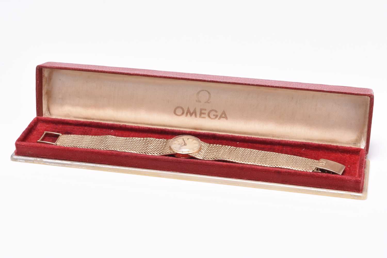 Omega: A lady's 9ct gold bracelet watch - Image 3 of 10