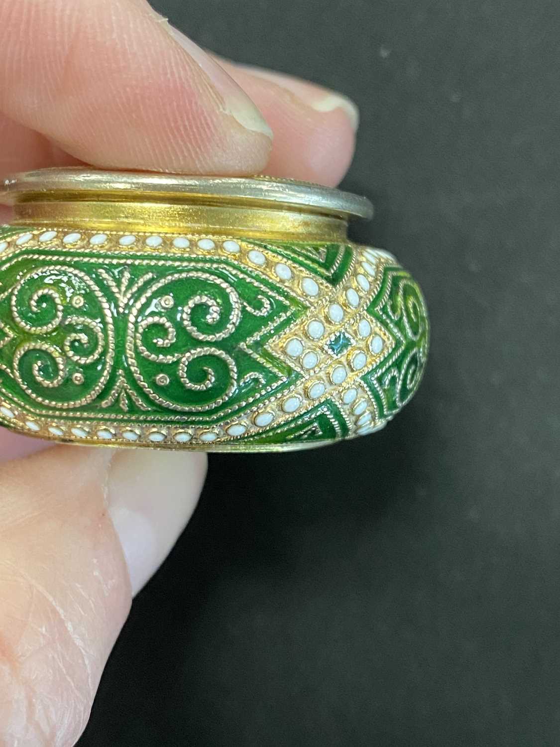 A Norwegian silver gilt and enamel pill box by Marius Hammer - Bild 7 aus 15