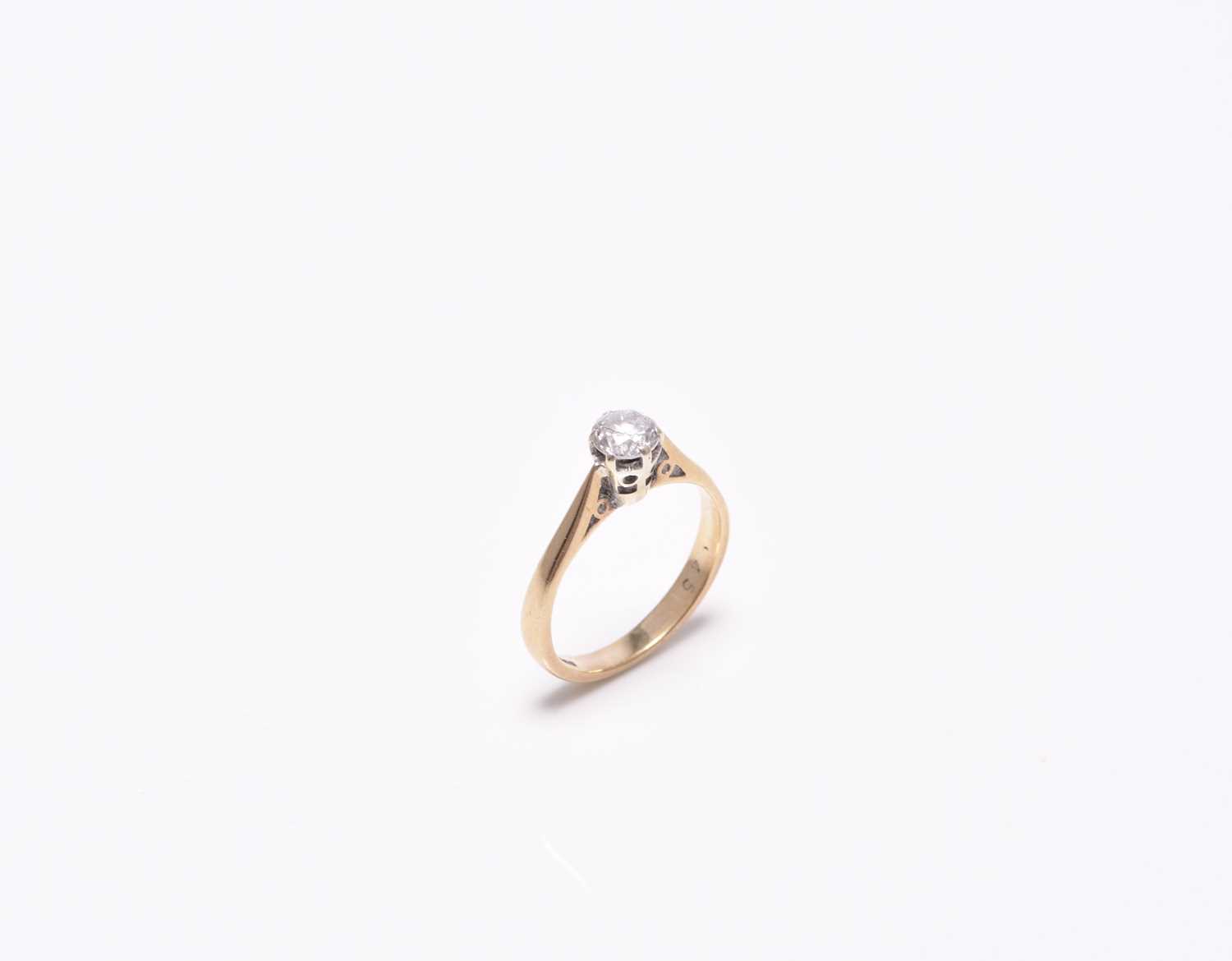 A 9ct gold single stone diamond ring