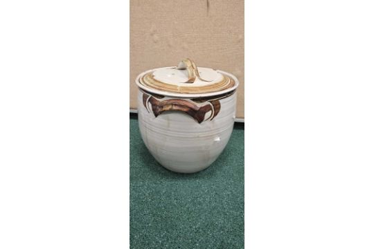 A large Aldermaston studio pottery bread crock, 20th century - Image 6 of 11