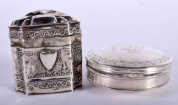 Two Continental Silver Pill Boxes. Stamped 925, Largest 4.8cm x 2cm, total weight 34.8g (2)