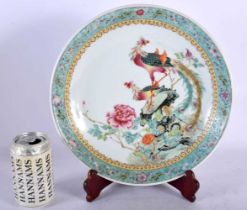 A LARGE EARLY 20TH CENTURY CHINESE FAMILLE ROSE PORCELAIN DISH Late Qing/Republic. 29 cm diameter.