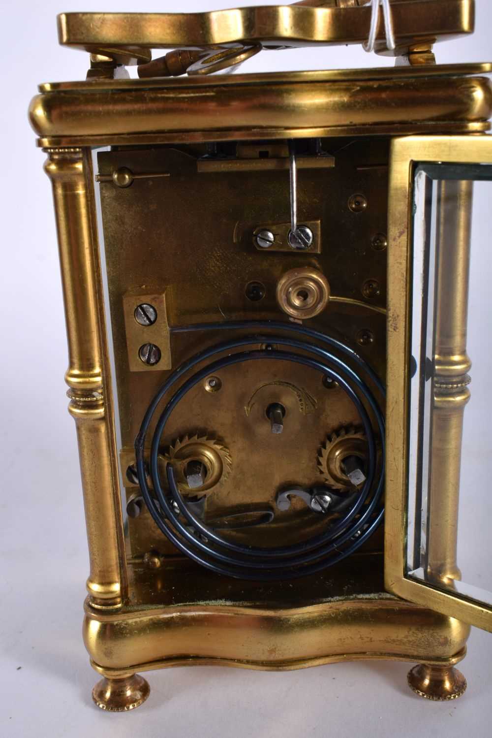 A CASED ANTIQUE BRASS CARRIAGE CLOCK. 14.5 cm high inc handle. - Image 4 of 7