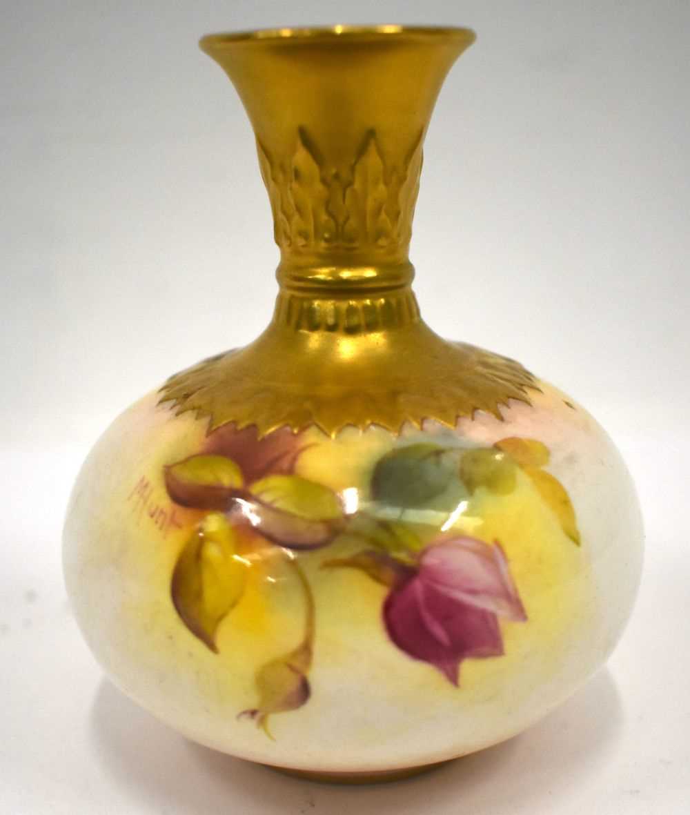 Royal Worcester vase painted with Hadley style roses by M. Hunt, signed, date mark for 1931. 10cm