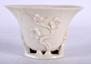 AN 18TH CENTURY CHINESE BLANC DE CHINE PORCELAIN LIBATION CUP Qing. 12 cm x 8 cm.